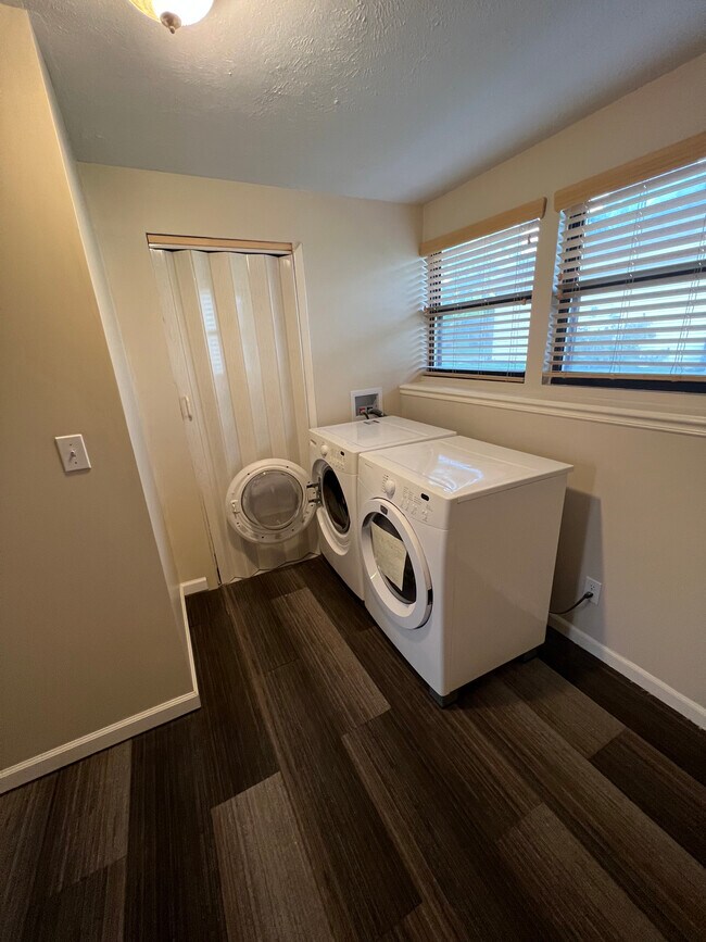 Laundry - 8913 Buckhaven Dr