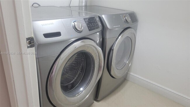 Building Photo - 11202 Taft St