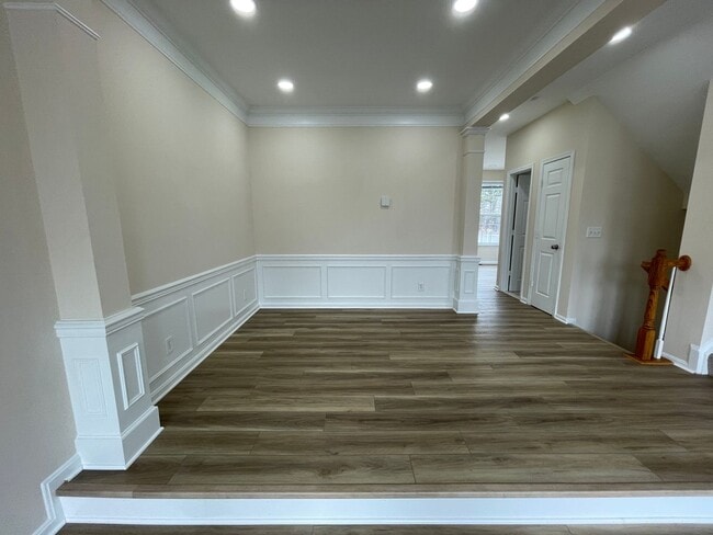 Building Photo - Elegant And Spacious 3 Bed 3.5 Bath Townhome In Vibrant Loudon Parkway Center