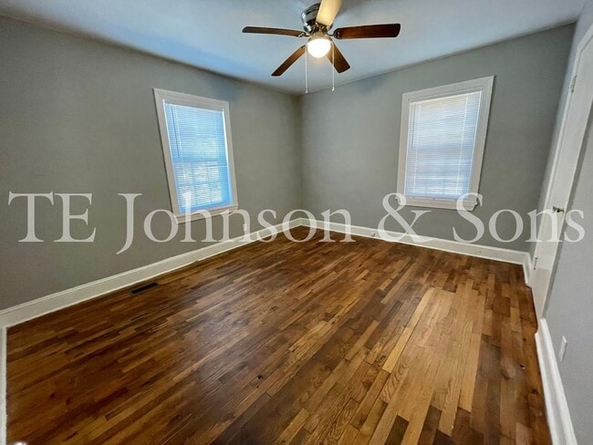 Building Photo - Cozy Duplex Living Near Downtown Winston-Salem