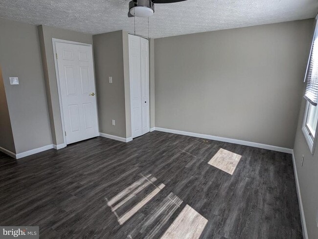 Building Photo - 1680 Thenia Pl