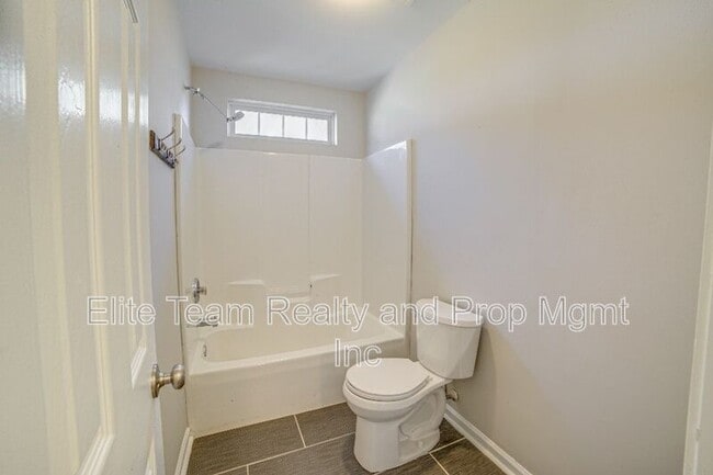 Building Photo - 2132 Mallard Woods Pl