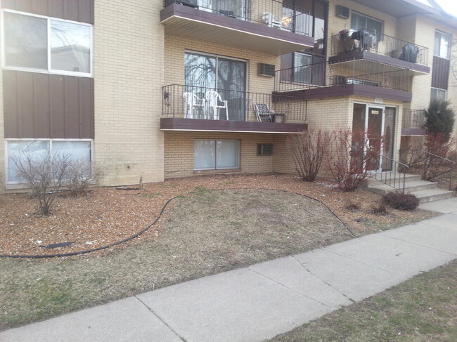 Primary Photo - 18360 Glen Oak Ave