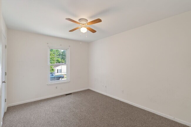 Building Photo - 195 Bentley Dr