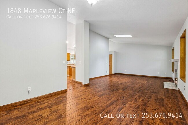 Building Photo - 1848 Mapleview Ct NE