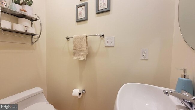 Building Photo - 2010 N Westmoreland St