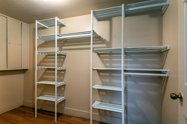 Building Photo - 411 Beach St