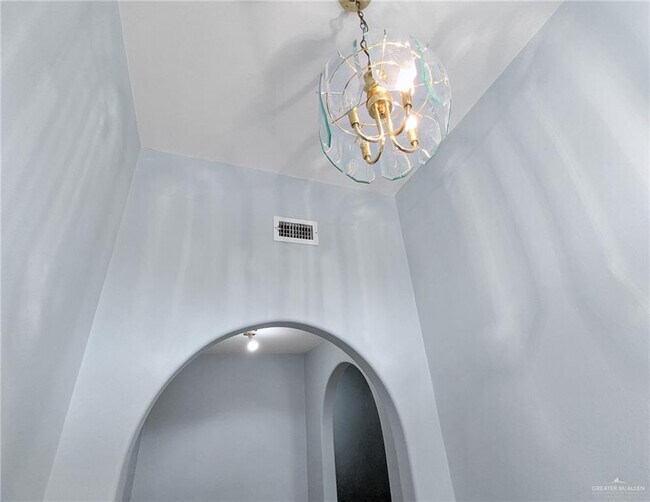 Building Photo - 30 N N Dakota St