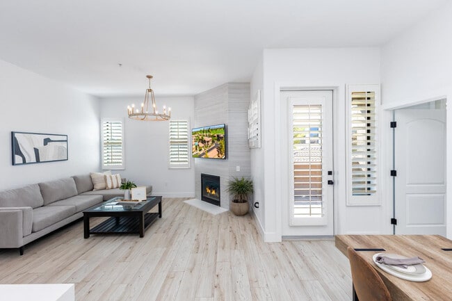 Building Photo - 7027 N Scottsdale Rd