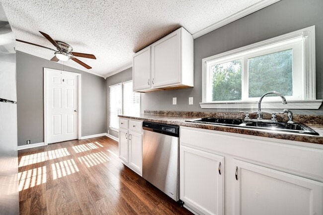 Building Photo - 1128 Drew Rd