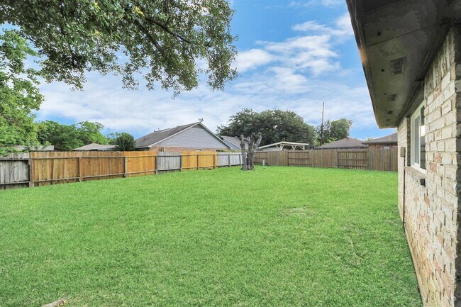 Building Photo - 13506 Cologne Dr