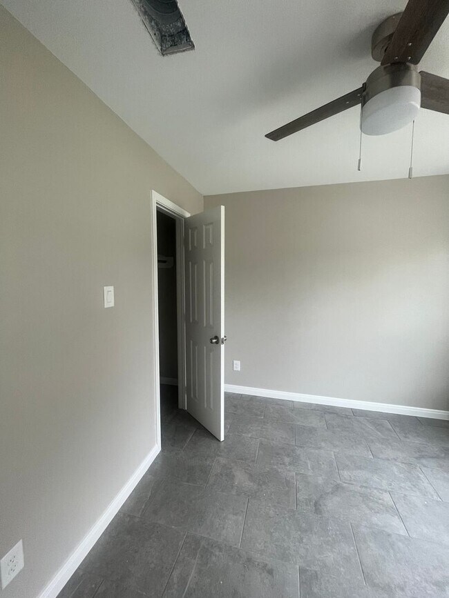 Building Photo - Beautifully Renovated 2 Bedroom Home for Lease