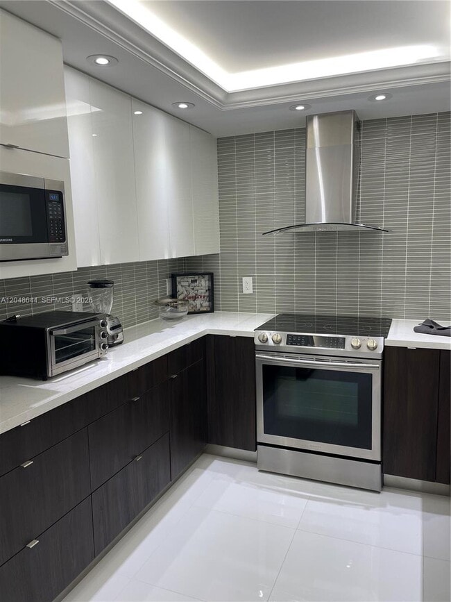 Building Photo - 2500 Parkview Dr