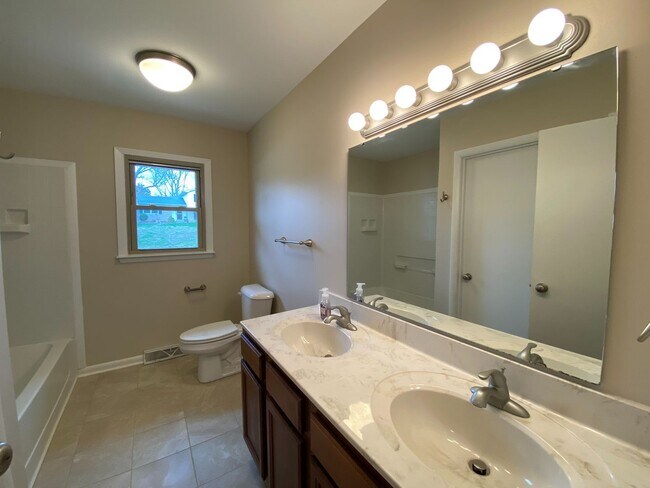 Building Photo - Available Aug 7th, 2026!