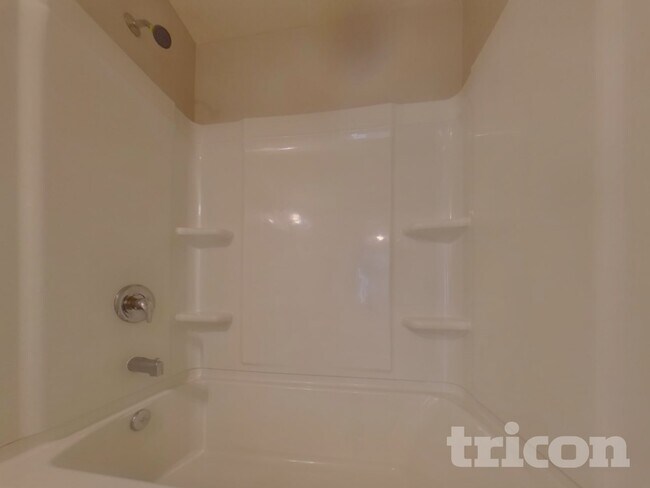 Building Photo - 250 Cottontail Ln