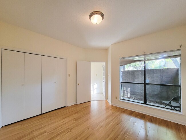 Building Photo - BEAUTIFUL UPDATED 2 BEDROOM 2 BATH CONDO. ...