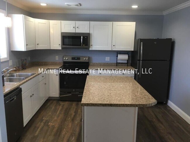 Building Photo - 66 Basketball Ct