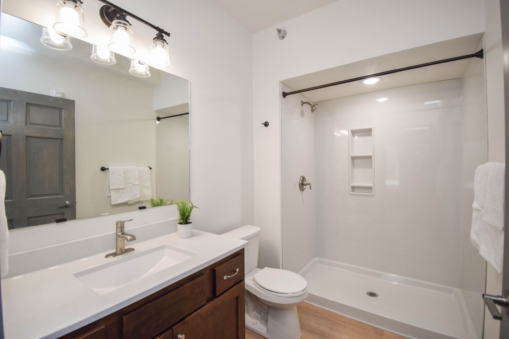 Building Photo - 7446 S Louise Ave