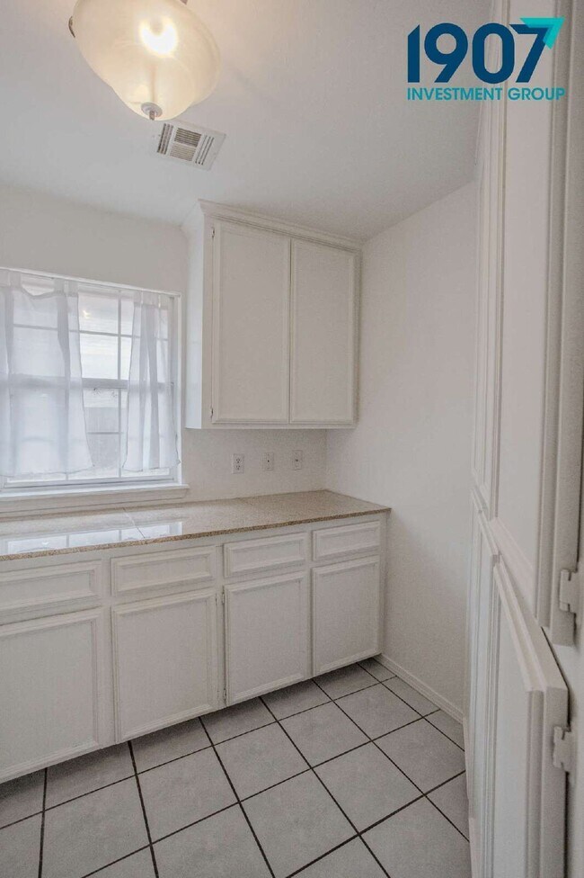 Building Photo - 3017 SW 92nd St