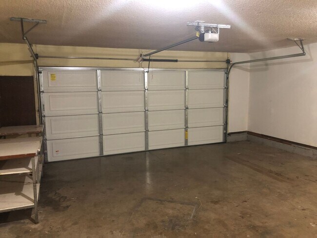 Building Photo - Three Bedroom with RV Pad in North Salem