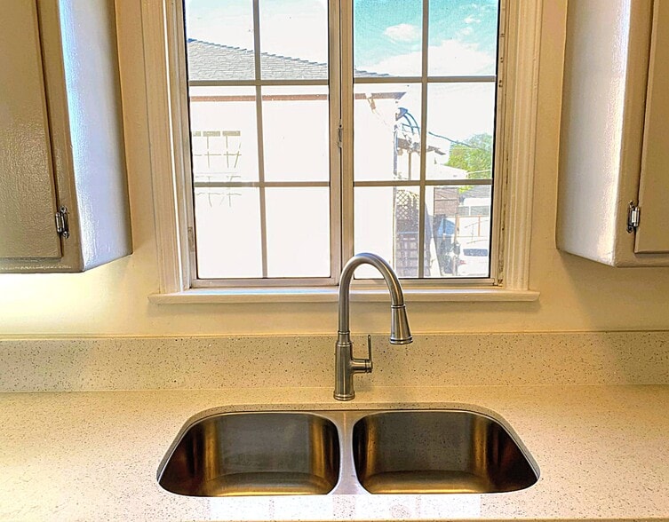 Building Photo - 4403 1/2 W Exposition Blvd