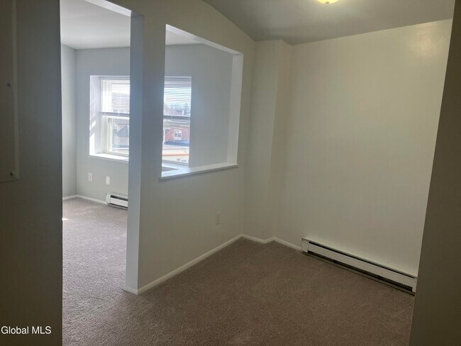 Building Photo - 82 Circular St