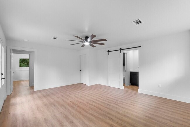 Building Photo - 62 Greenbriar Dr