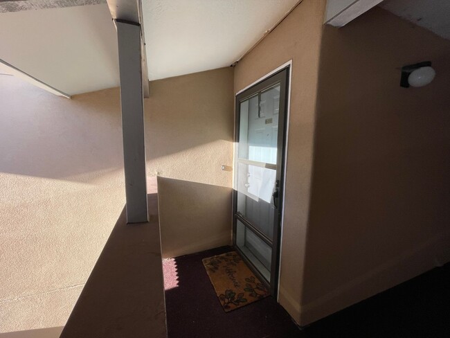 Building Photo - Furnished Oppenheimer Condo; Shorter Lease Options; Unit 212