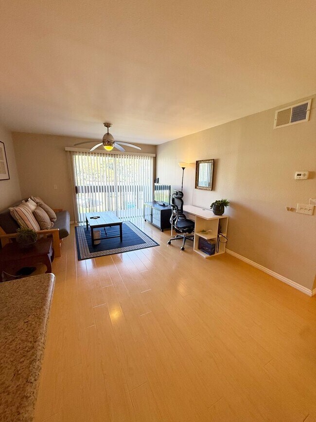 Building Photo - Beautiful 2 Bed/2 Bath Condo for Rent in Mission Verde!