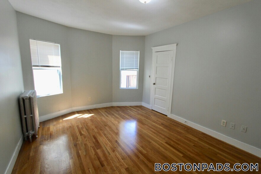 Building Photo - 94 E Cottage St