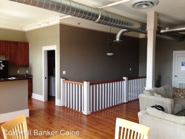 Building Photo - 2 br, 2 bath House - 101-A E. Trade Street