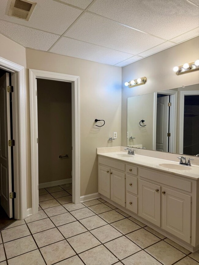 Building Photo - 281 Foxworth Dr
