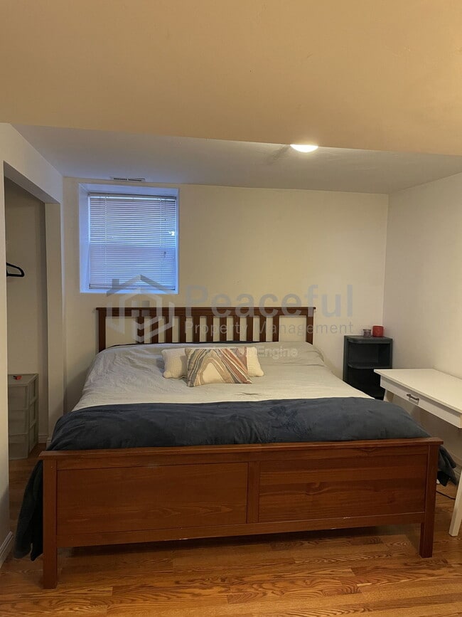 Building Photo - 322 E 6th Ave