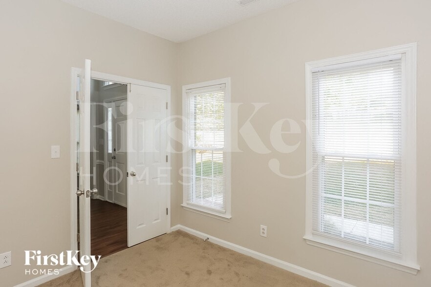 Building Photo - 3883 Meadow Ridge Dr NW