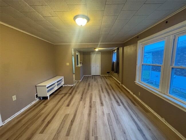 Building Photo - 9 Second St