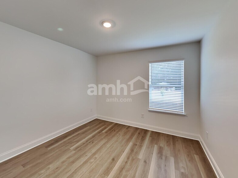 Building Photo - 30 Hickory Ct