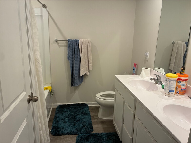 Building Photo - Room in Townhome on Tarik Ln
