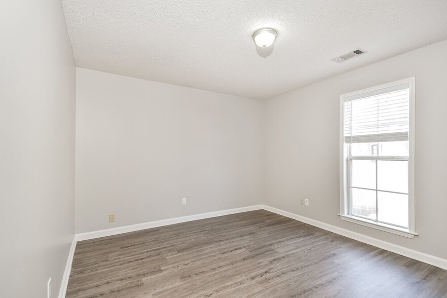 Building Photo - 10173 Evening Hill Dr