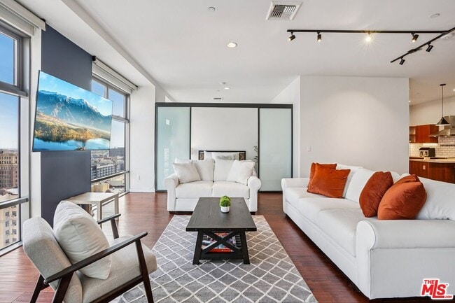 Building Photo - 801 S Grand Ave