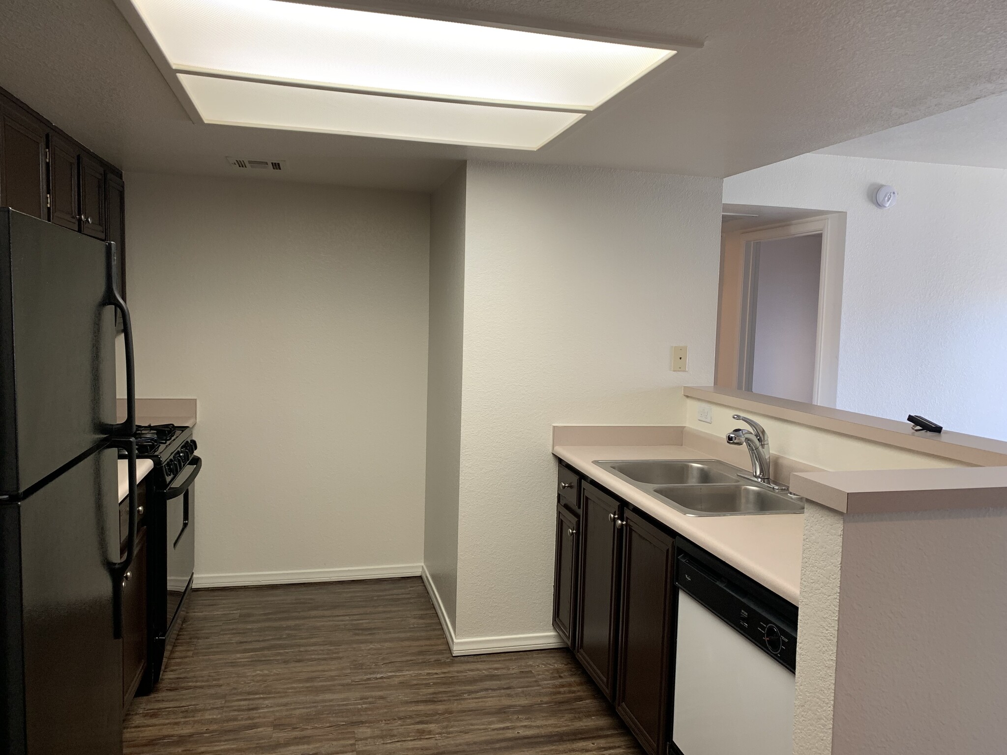 Building Photo - 8070 W Russell Rd