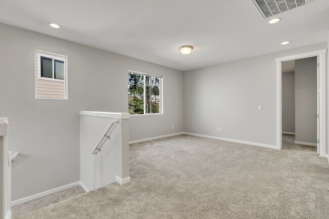 Building Photo - Spacious 3-Bedroom Home in the Heart of Gig Harbor!