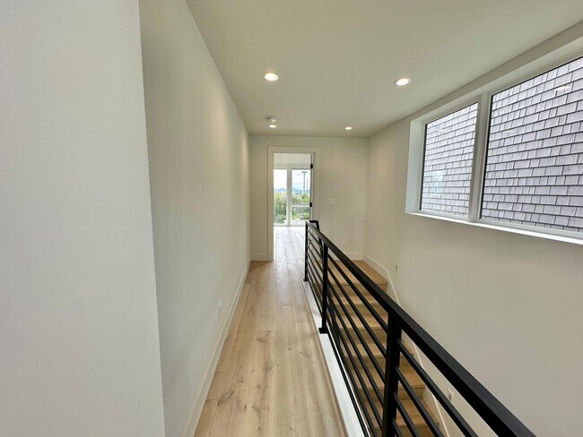 Building Photo - 507 Galer St