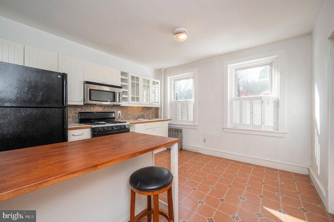 Building Photo - 5838 Henry Ave