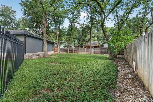 Building Photo - 1804 Stagecoach Trail