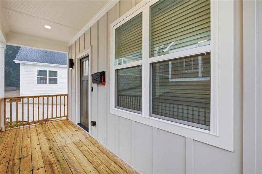 Building Photo - 122 Hilltop Dr SW