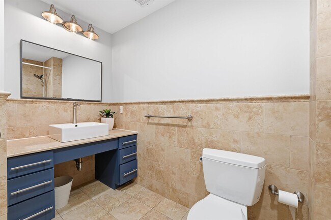 Building Photo - 215 Manhattan Ave