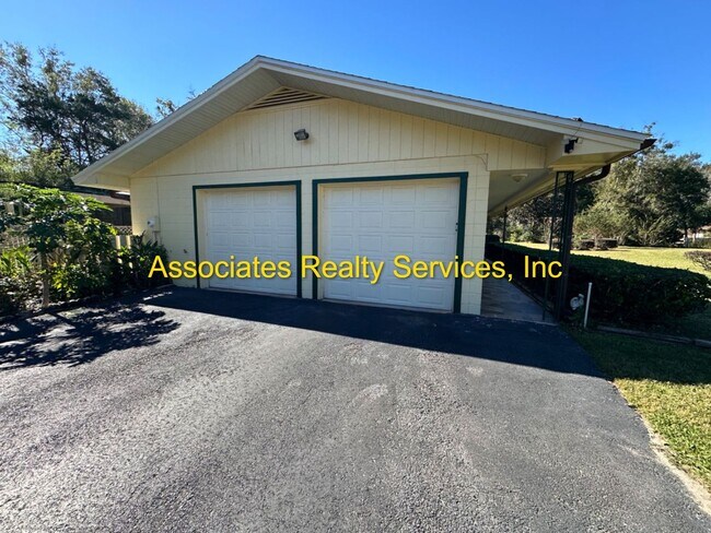 Building Photo - Beautiful Large Home with Screened Pool in Buckingham West!