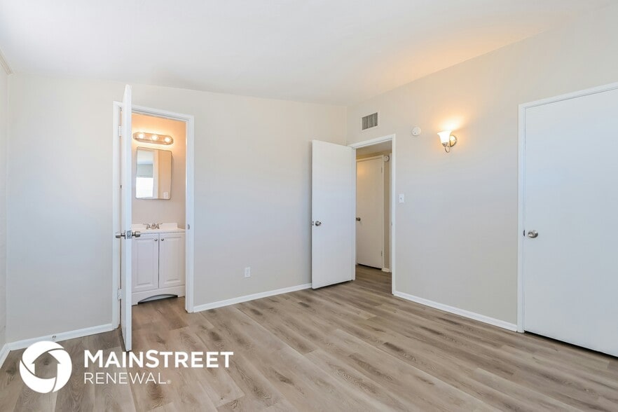 Building Photo - 1733 S Avenida Regulo