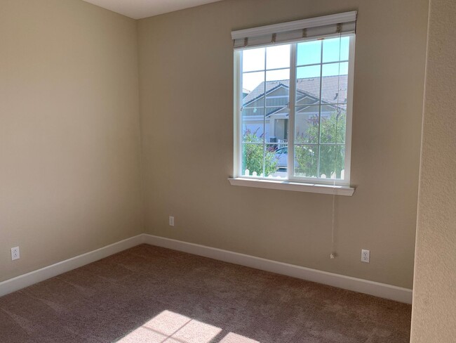 Building Photo - Newer "Next Gen" Home in Springlake/Woodla...