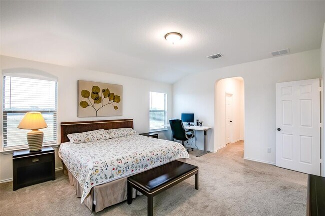 Building Photo - 1924 Stringer Pass